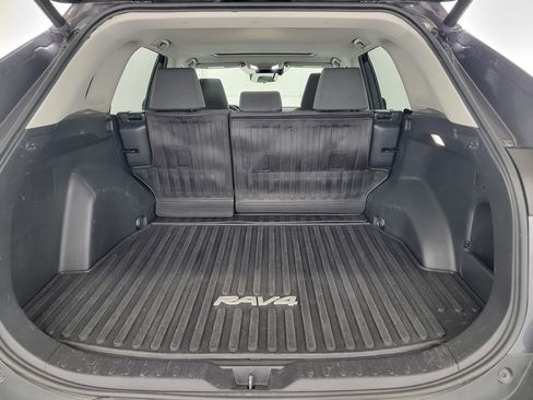 Used 2022 Toyota RAV4 XLE w/ Convenience Package FWD image 30