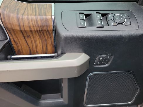 Used 2019 Ford F150 Lariat w/ Trailer Tow Package image 17