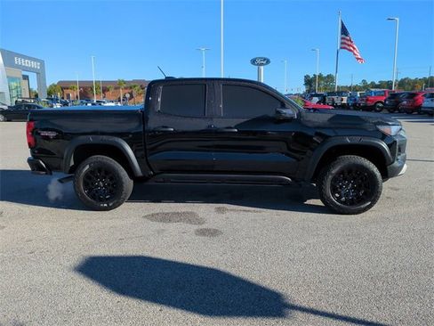 Used 2023 Chevrolet Colorado Trail Boss w/ Technology Package image 3