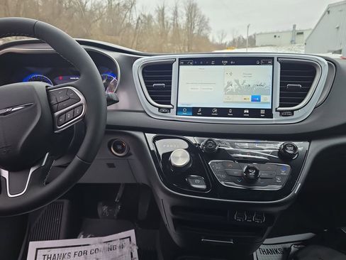 New 2026 Chrysler Pacifica Select w/ S Appearance Package image 19