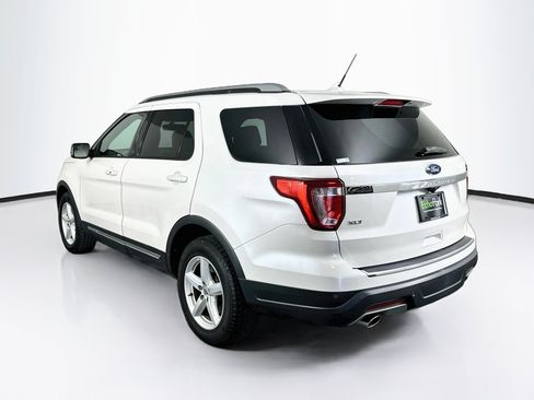 Used 2018 Ford Explorer XLT w/ Equipment Group 202A FWD image 5