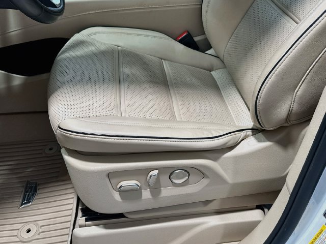 Used 2023 Cadillac Escalade Premium Luxury w/ LPO, Floor Liner Package AWD/4WD image 18