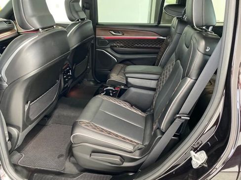 Used 2023 Jeep Grand Cherokee L Summit w/ High Altitude Package image 7