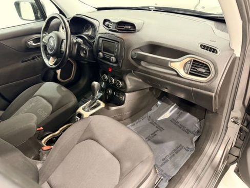 Used 2017 Jeep Renegade Latitude image 33