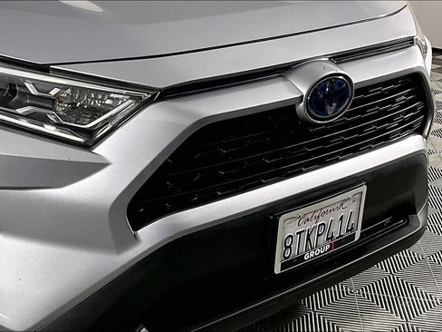 Used 2021 Toyota RAV4 XLE image 28