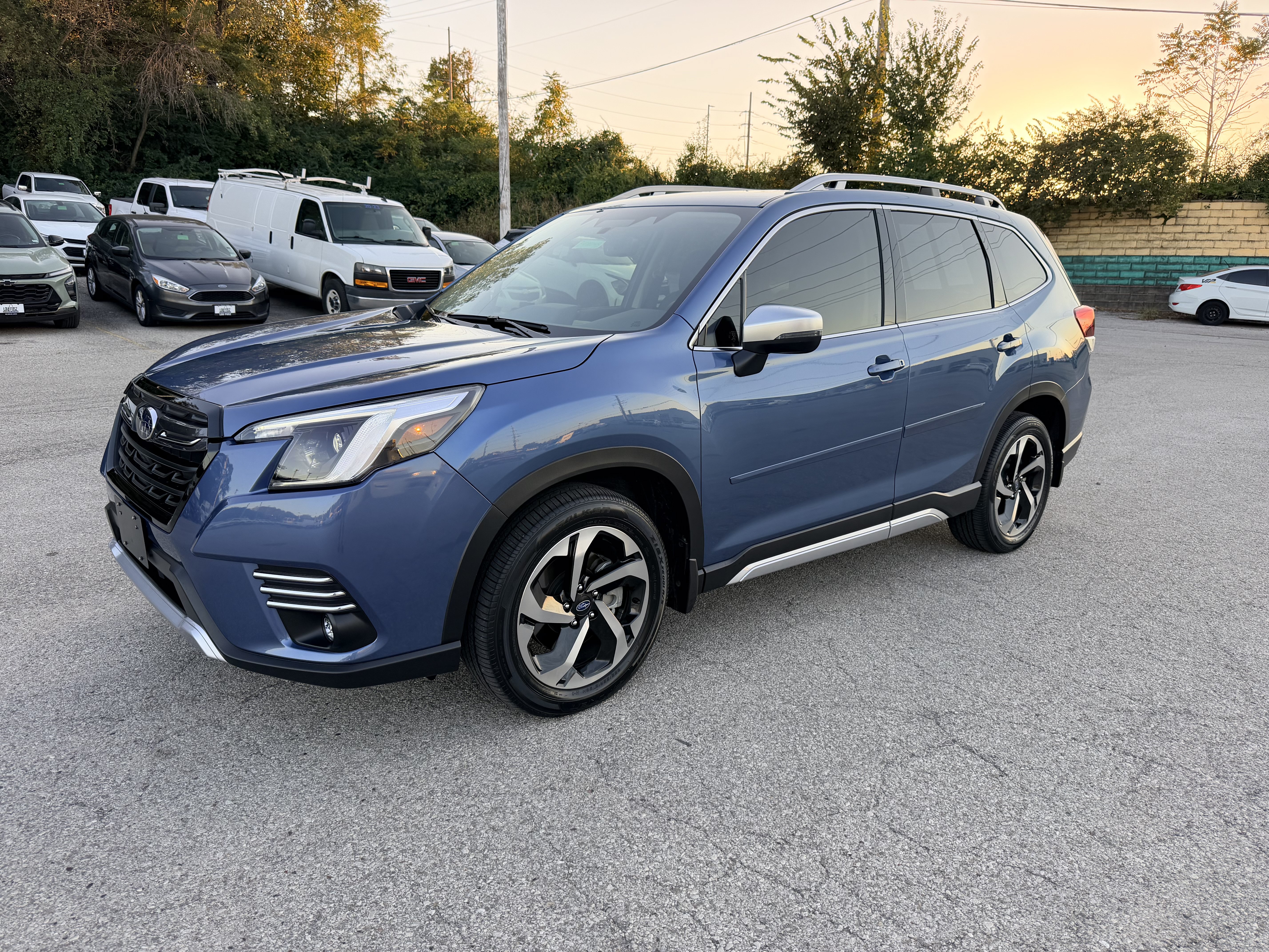 Used 2024 Subaru Forester Touring w/ Convenience Package AWD/4WD image 3