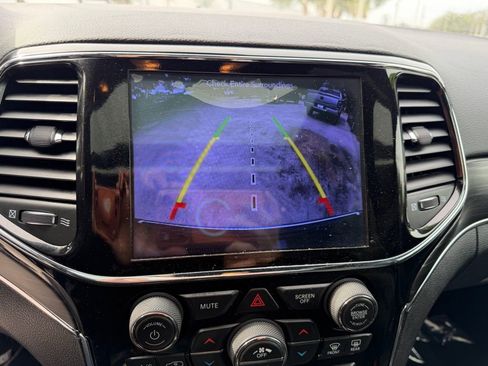 Used 2019 Jeep Grand Cherokee Limited w/ Luxury Group II image 23