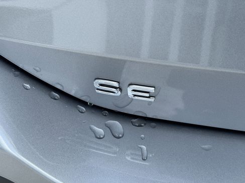 New 2025 Volkswagen Tiguan SE image 10