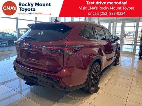 New 2026 Toyota Highlander XLE image 7