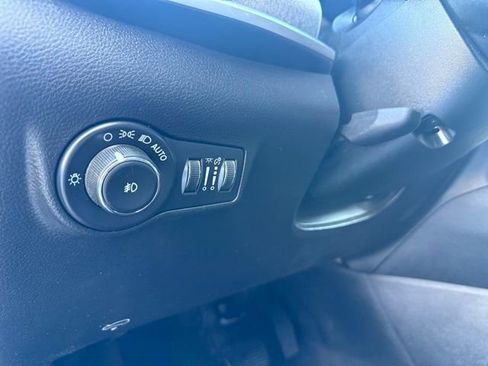 Certified 2022 Jeep Compass Latitude image 9