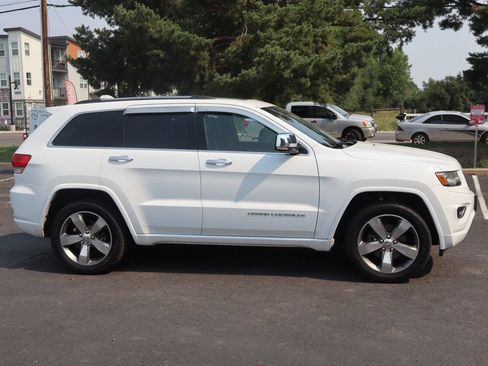 Used 2016 Jeep Grand Cherokee Overland AWD/4WD image 3