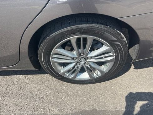 Used 2016 Toyota Camry SE FWD image 5