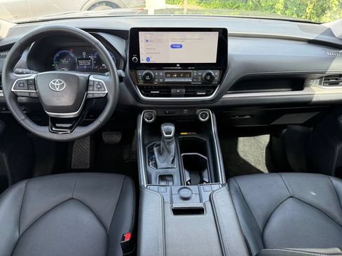 Used 2025 Toyota Grand Highlander AWD Hybrid image 21
