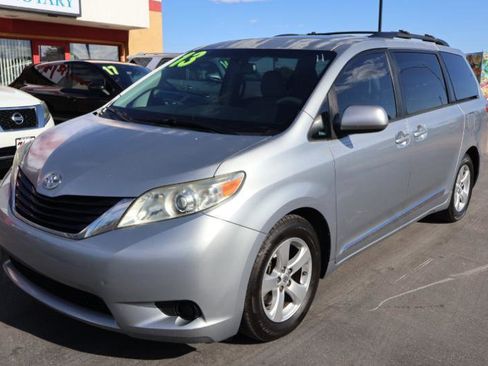 Used 2013 Toyota Sienna LE w/ Towing Pkg FWD image 3