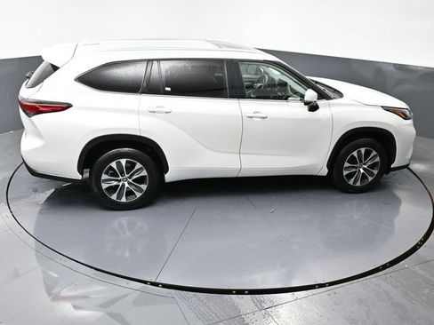 Used 2023 Toyota Highlander XLE FWD image 43