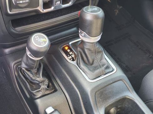 Used 2022 Jeep Wrangler Unlimited Sport image 17