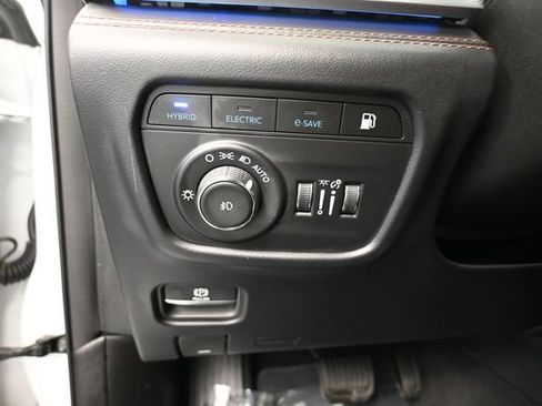 Used 2023 Jeep Grand Cherokee Summit AWD/4WD image 33