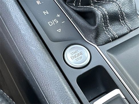 Used 2021 Volkswagen Atlas Cross Sport SE image 23