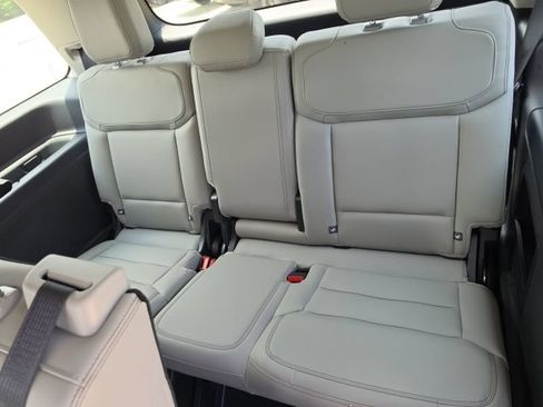 Used 2025 Ford Expedition Active RWD image 12