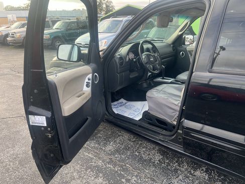 Used 2002 Jeep Liberty Limited image 9