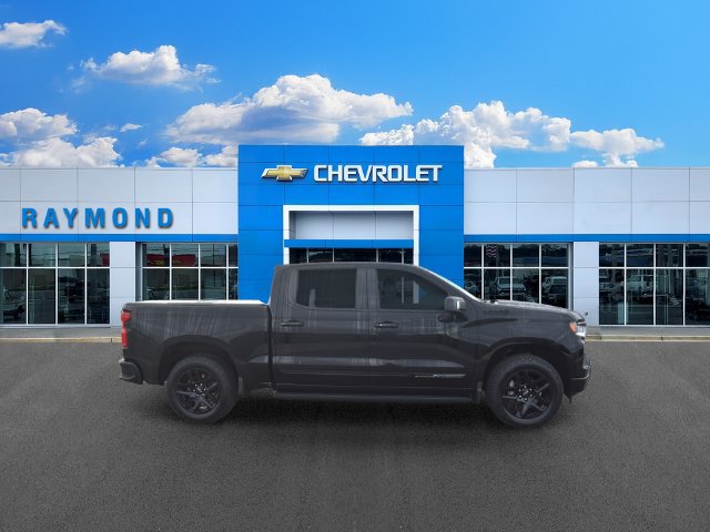 Used 2025 Chevrolet Silverado 1500 High Country w/ Midnight Edition AWD/4WD image 2