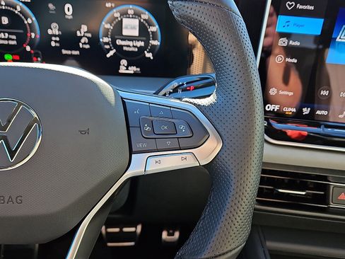 New 2026 Volkswagen Tiguan SE R-Line image 18