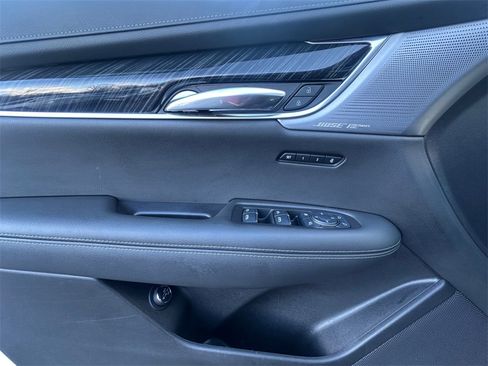 Used 2023 Cadillac XT6 Premium Luxury w/ Technology Package image 11