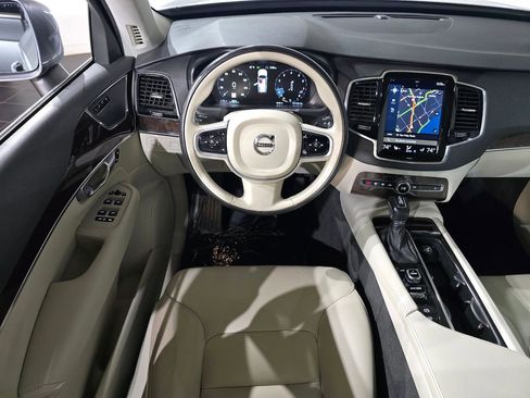 Used 2017 Volvo XC90 T6 Momentum w/ Vision Package image 21