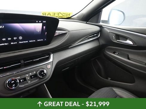 Used 2025 Buick Envista Preferred image 23