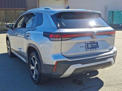 Certified 2025 Volkswagen Tiguan SE w/ Panoramic Sunroof Package image 8