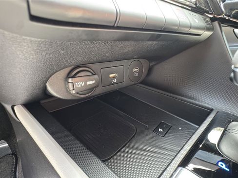 Used 2025 Hyundai Elantra Limited image 17