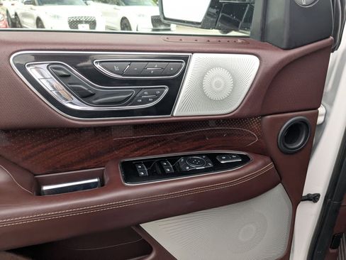 Used 2019 Lincoln Navigator L Black Label AWD/4WD image 12