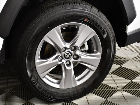 Used 2025 Toyota RAV4 XLE AWD/4WD image 50