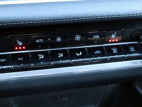 Used 2025 Chevrolet Equinox LT w/ Convenience Package II image 30