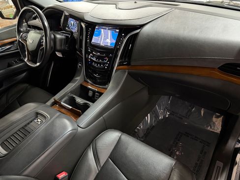 Used 2019 Cadillac Escalade Premium Luxury AWD/4WD image 51