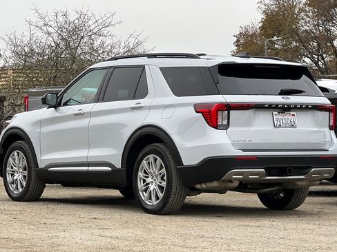 Used 2025 Ford Explorer Active w/ Active Comfort Package image 6