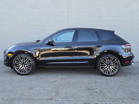 Certified 2025 Porsche Macan image 2