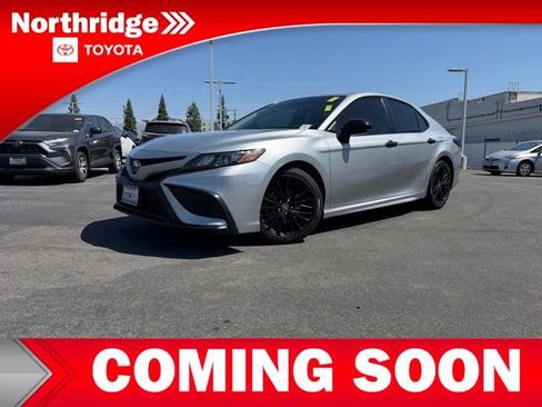 Used 2021 Toyota Camry SE FWD image 3