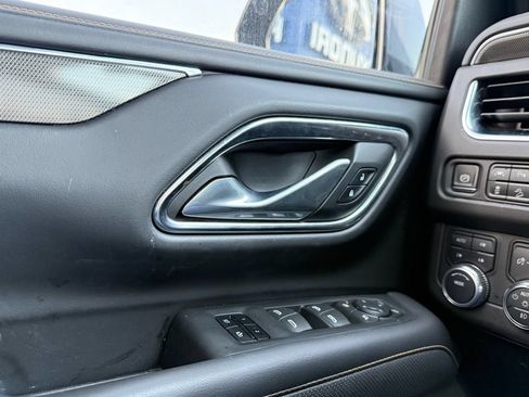 Used 2023 GMC Yukon AT4 w/ Technology Package AWD/4WD image 12