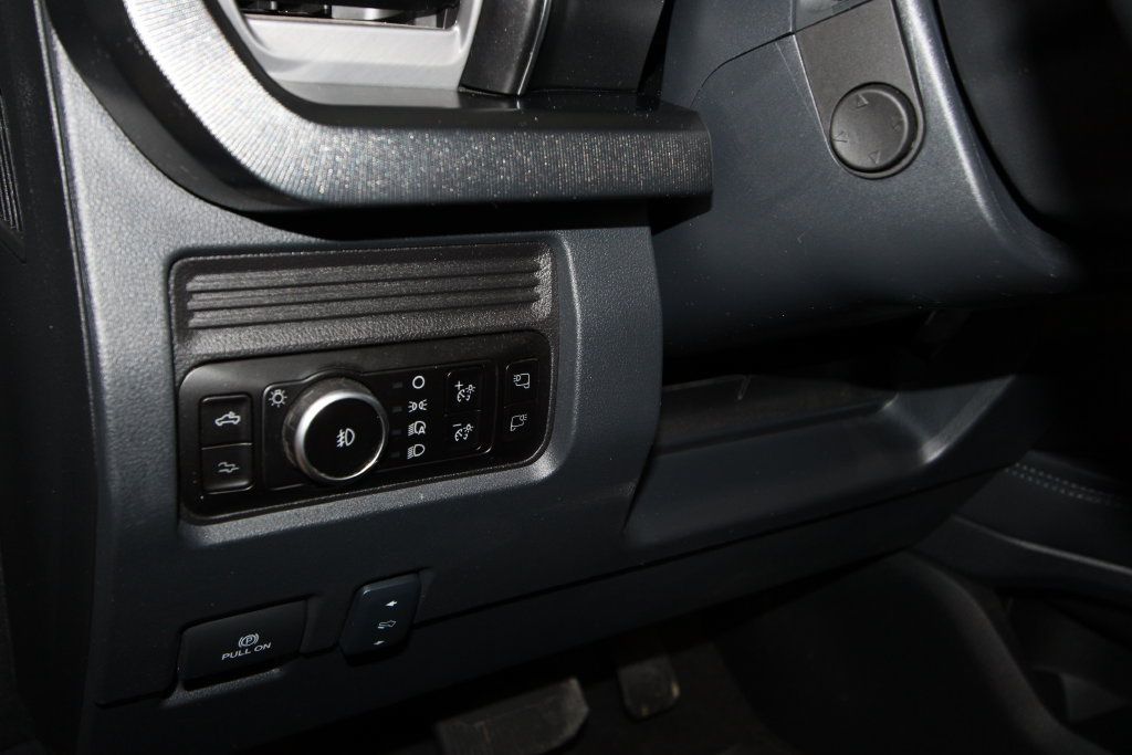 Used 2025 Ford F350 Platinum AWD/4WD image 11