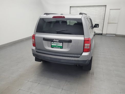 Used 2017 Jeep Patriot Sport FWD image 7