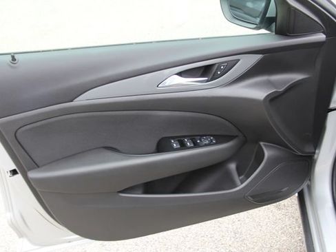 Used 2018 Buick Regal Preferred FWD image 15