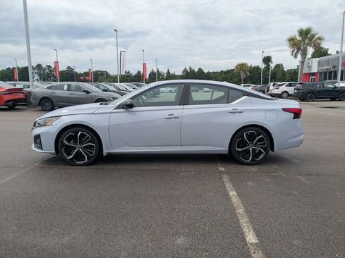 Used 2024 Nissan Altima 2.5 SR w/ SR Premium Package FWD image 6