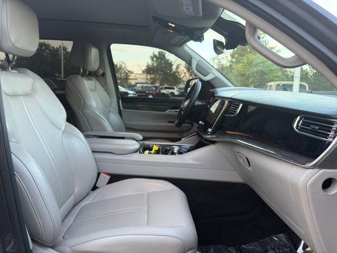 Used 2022 Jeep Wagoneer Series III w/ Premium Group I AWD/4WD image 31