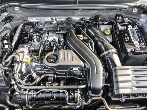 Certified 2022 Volkswagen Taos SE w/ IQ.Drive SE Package image 41