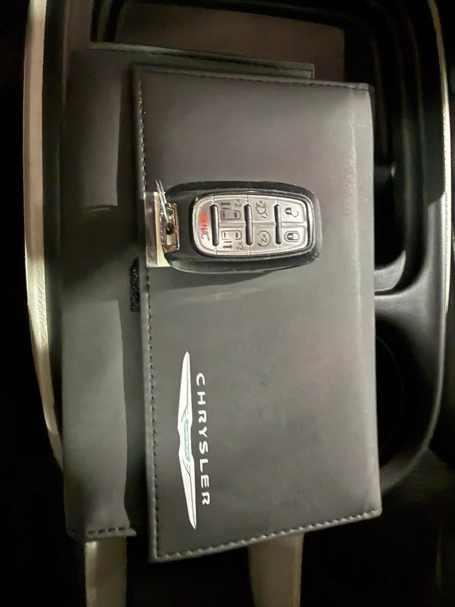 Used 2018 Chrysler Pacifica Touring-L FWD image 45