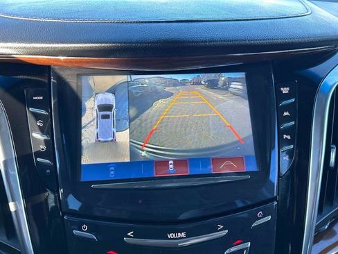 Used 2017 Cadillac Escalade ESV Luxury image 32