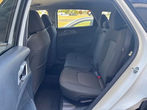 Used 2025 Kia Sportage LX AWD/4WD image 24