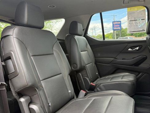 Used 2020 Chevrolet Traverse LT w/ LT Premium Package AWD/4WD image 14