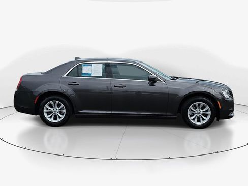 Used 2023 Chrysler 300 Touring RWD image 5